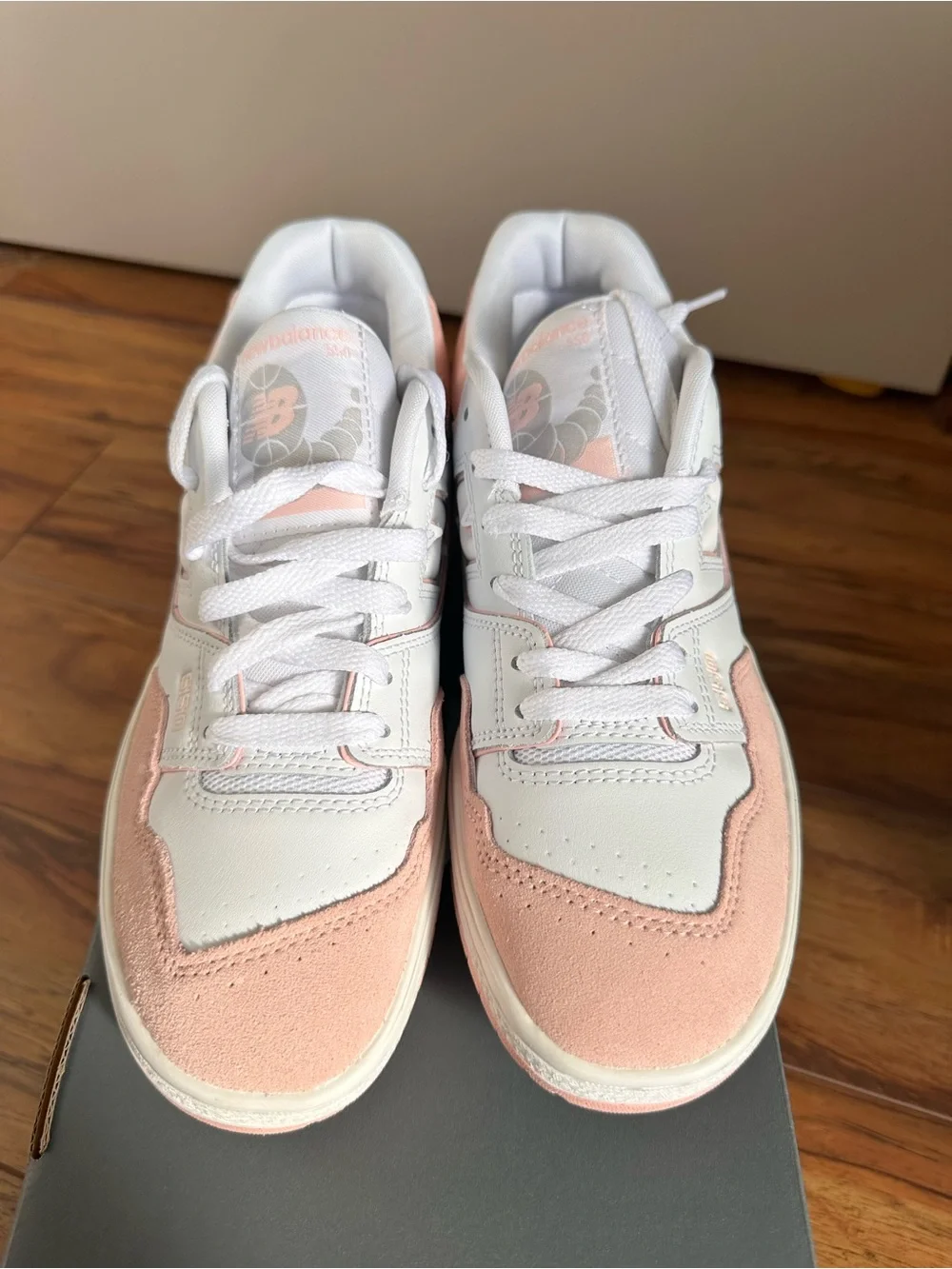 New Balance Big Kids Size 7 550 Low Top Sneakers in Pink Haze White